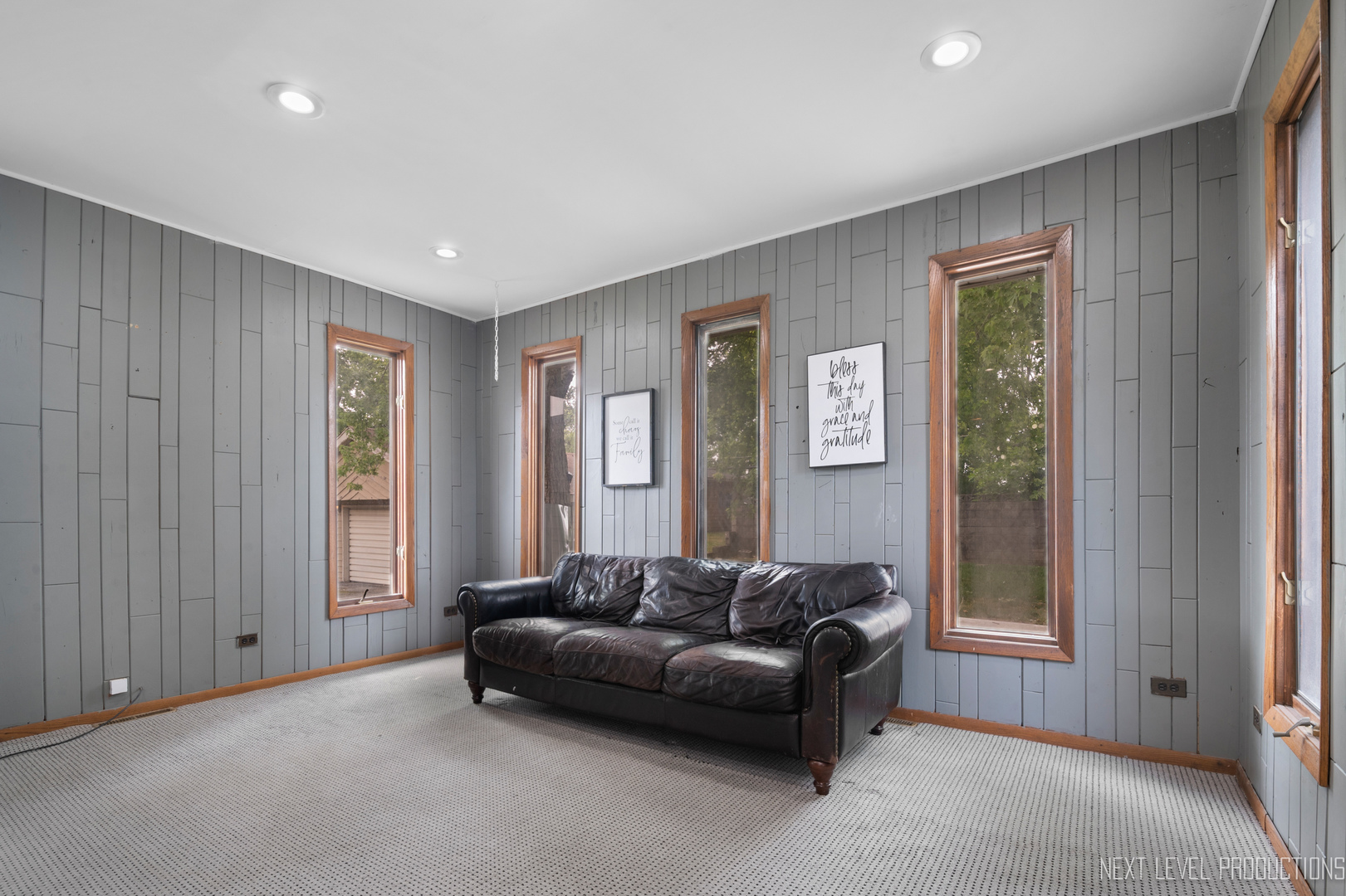 22816 Ridgeway Avenue