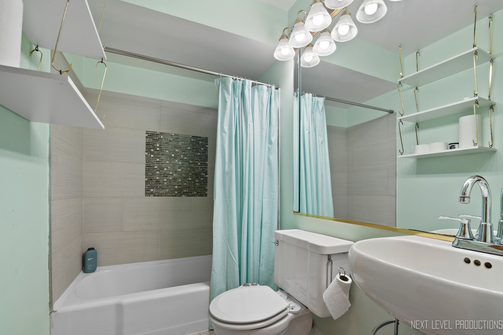 22816 Ridgeway Avenue