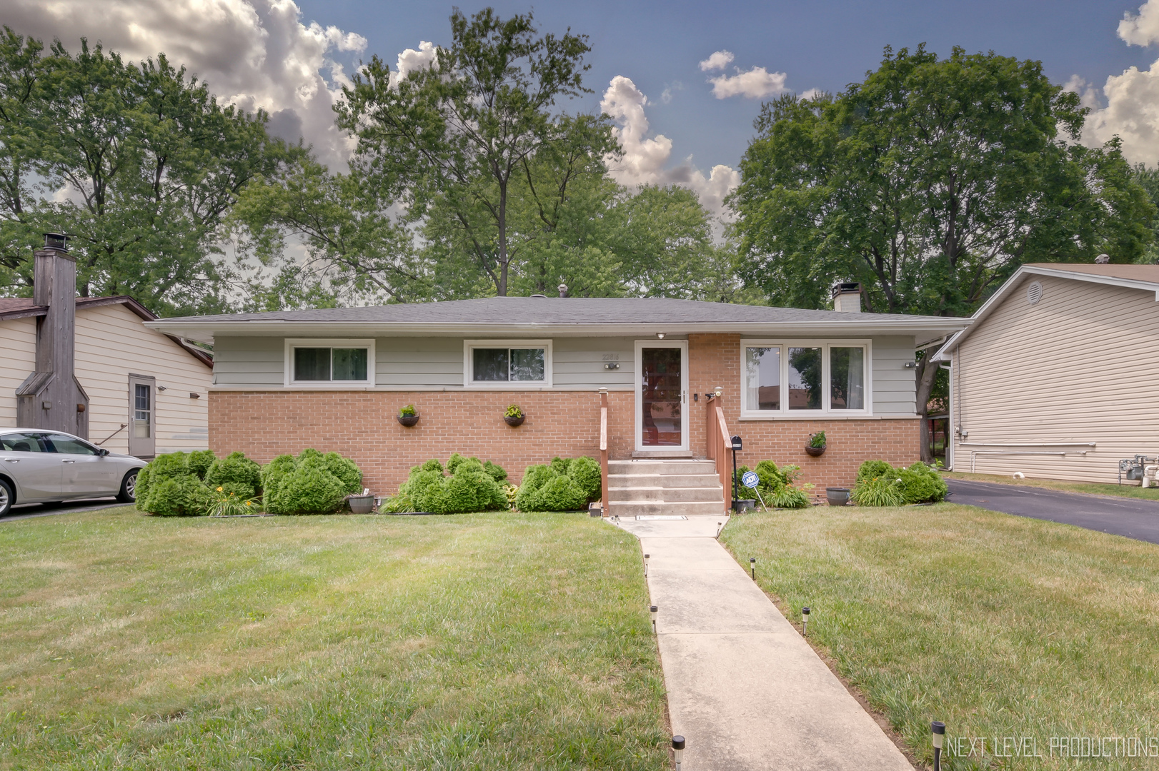 22816 Ridgeway Avenue