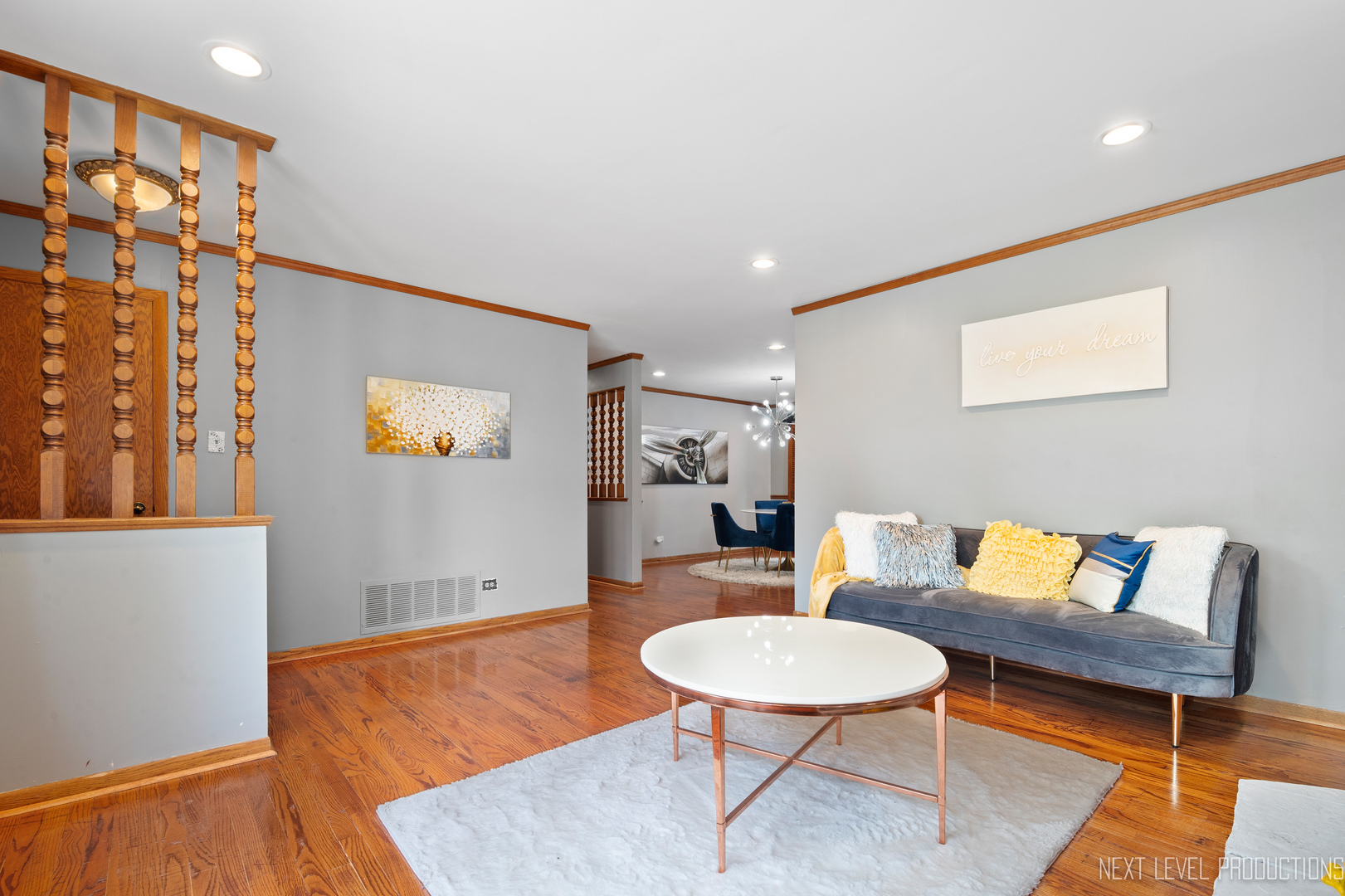 22816 Ridgeway Avenue