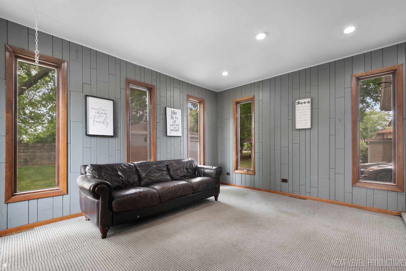 22816 Ridgeway Avenue