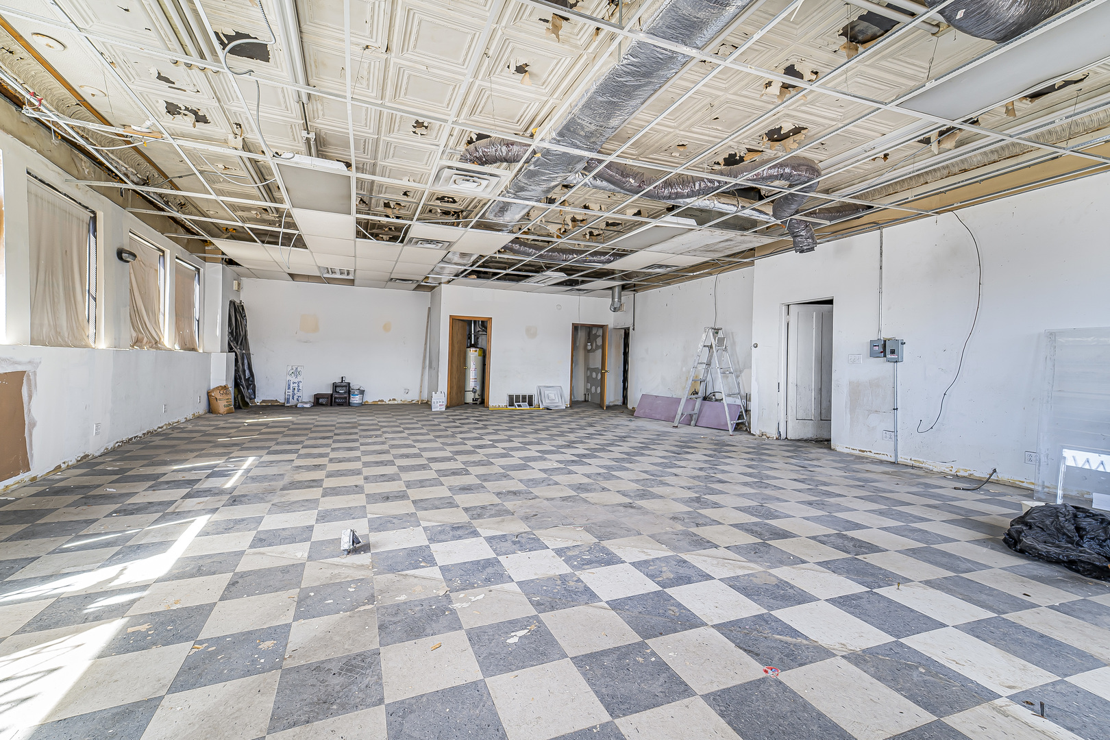 1204 N Laramie Avenue