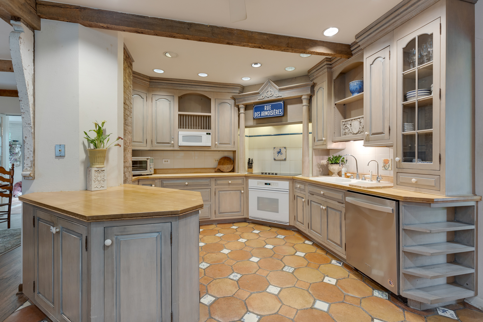 132 S Bennett Street