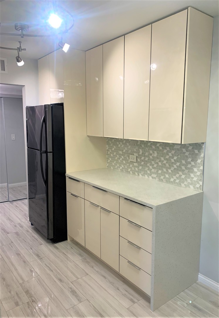 5001 Carriageway Drive Unit: A212