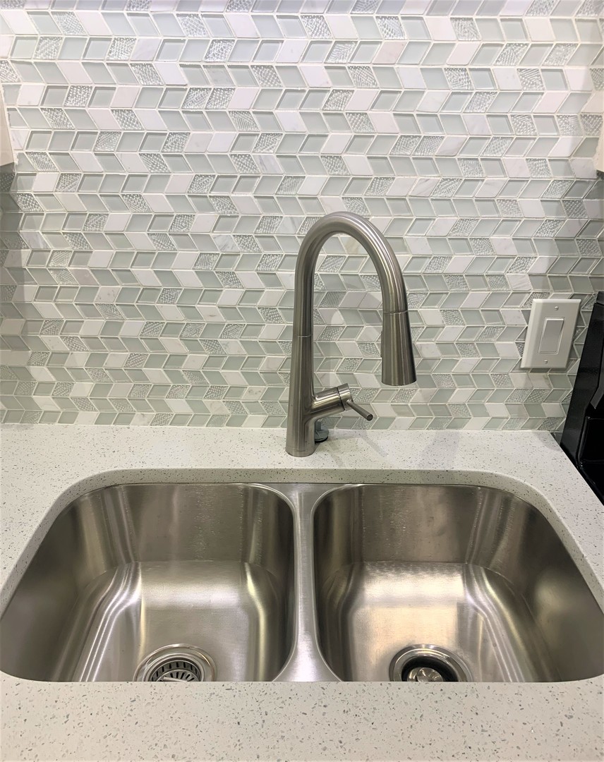 5001 Carriageway Drive Unit: A212