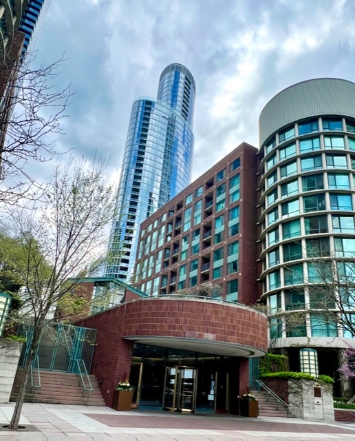 480 N McClurg Court Unit: 916