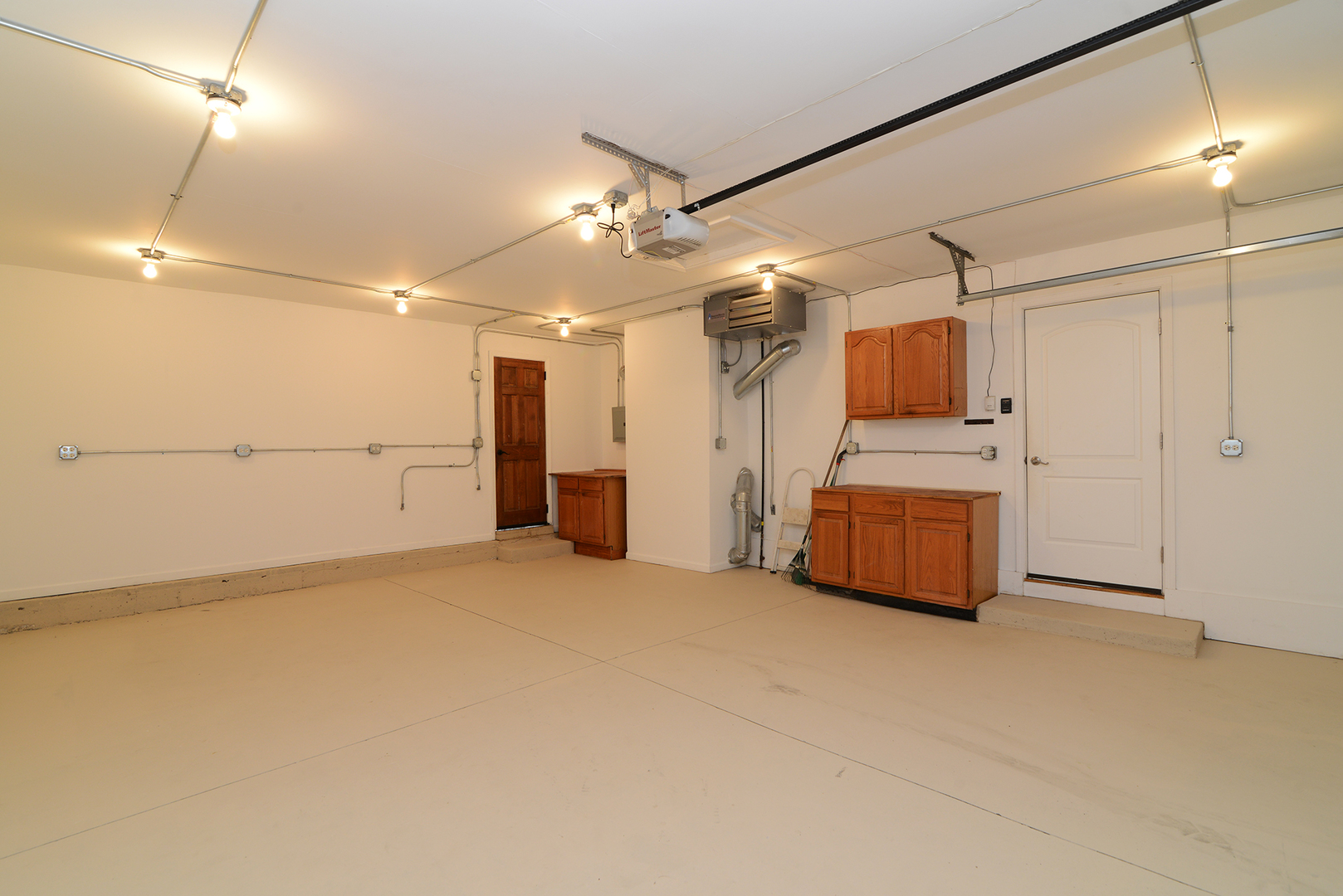 20W461 Diversey Avenue