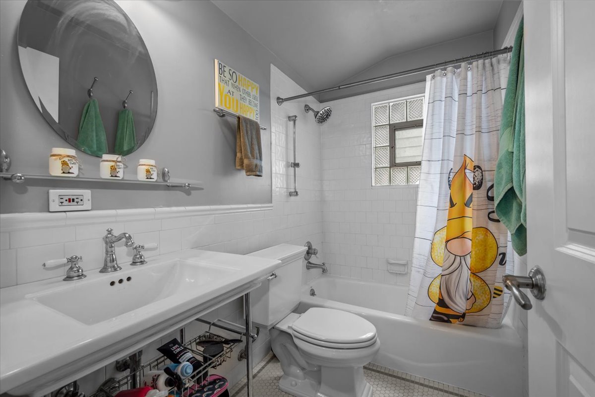 107 S Park Boulevard