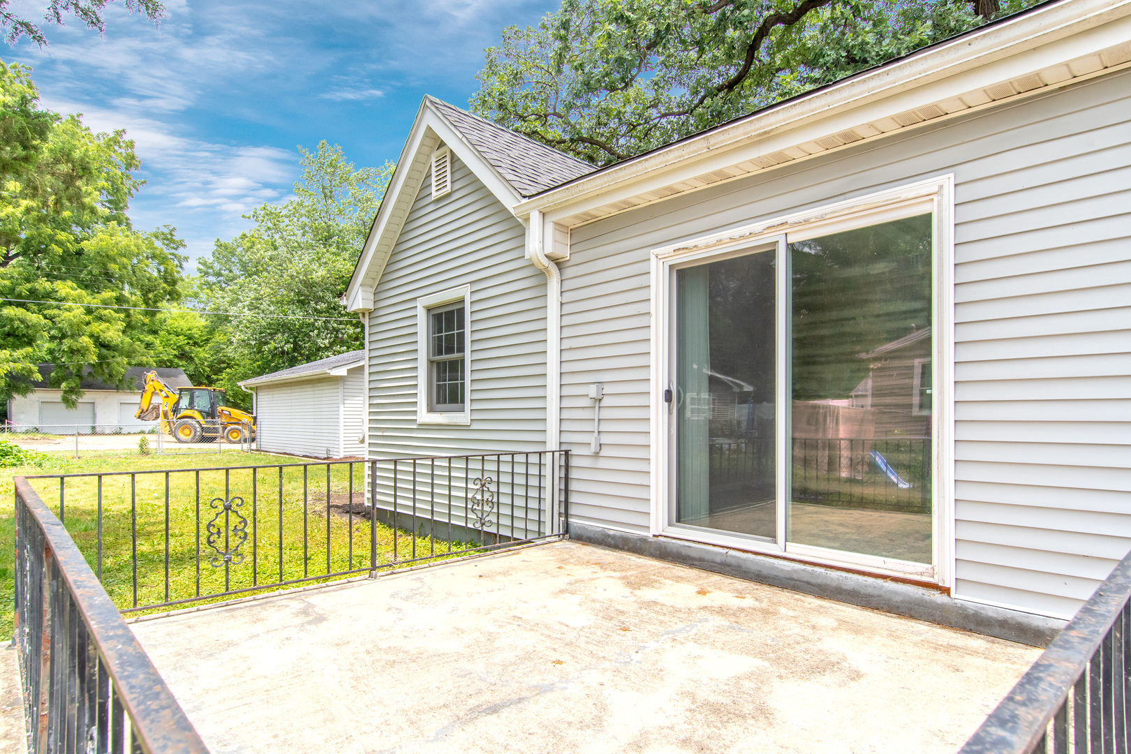 809 Commercial Street