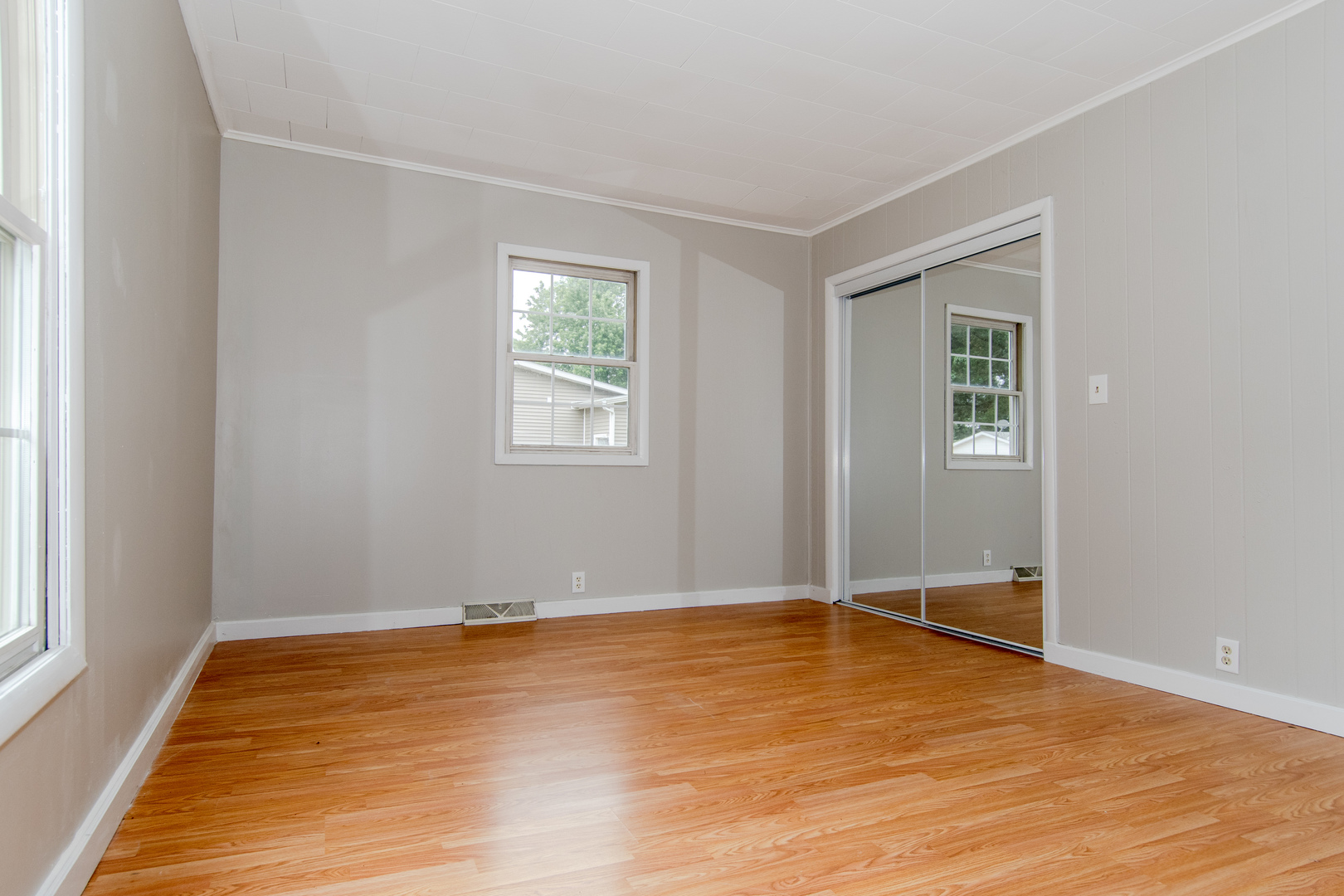 809 Commercial Street