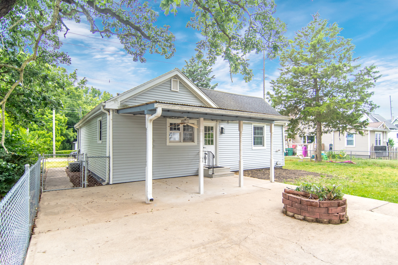 809 Commercial Street