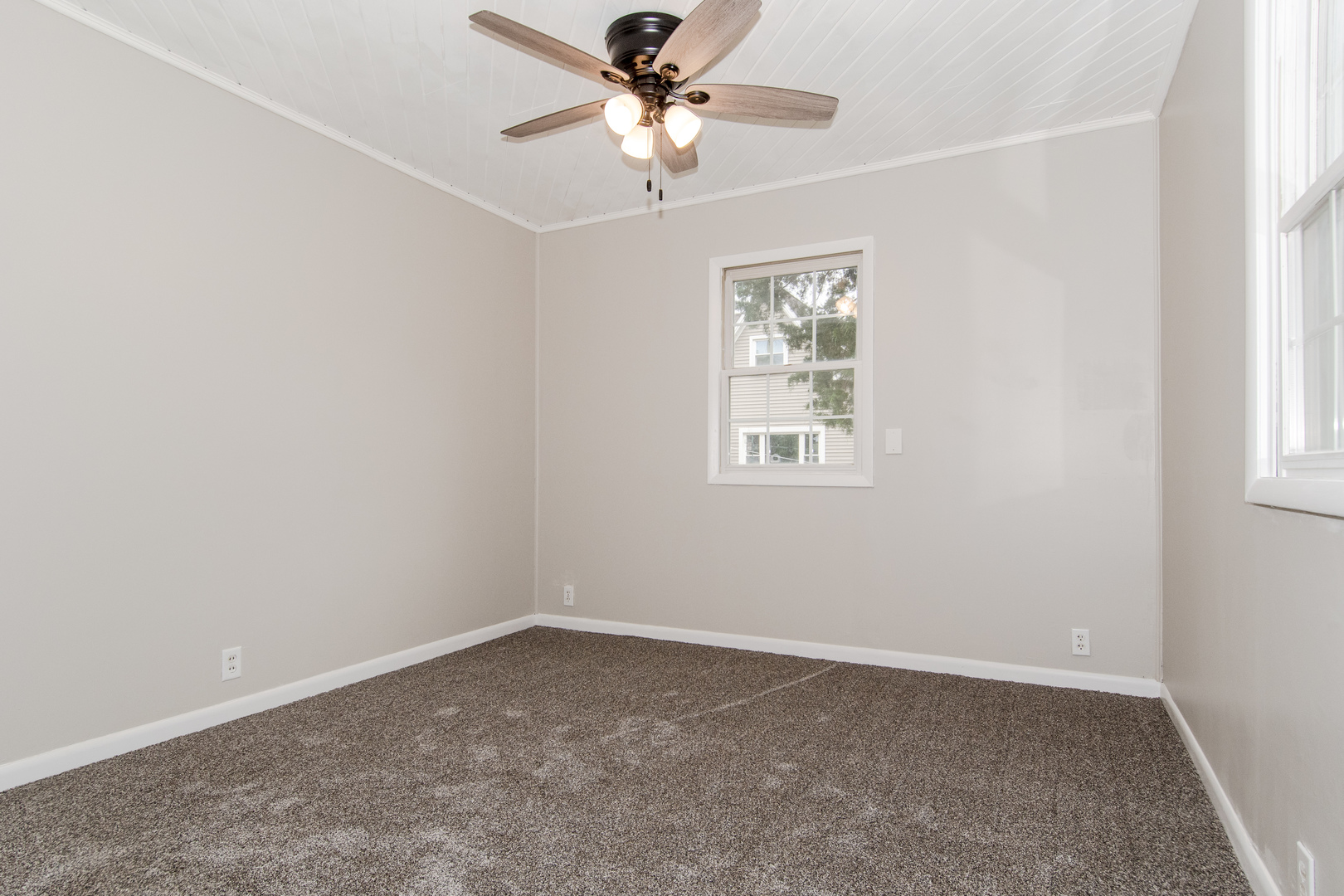 809 Commercial Street