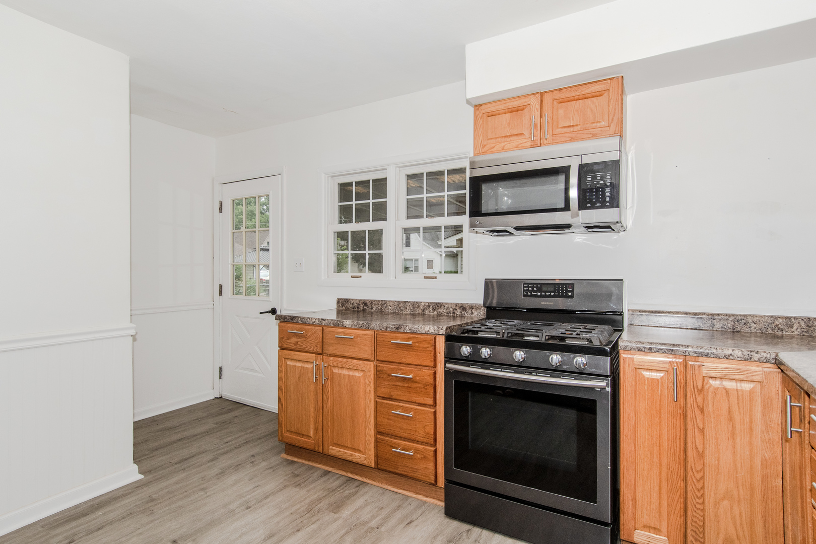 809 Commercial Street