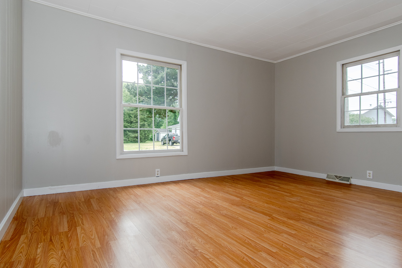 809 Commercial Street