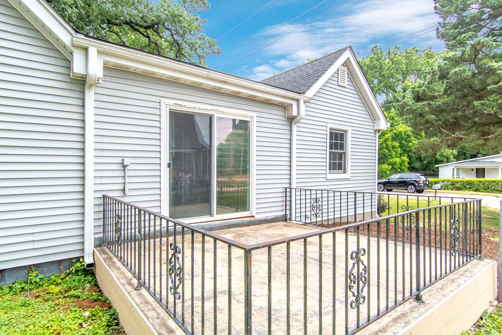 809 Commercial Street