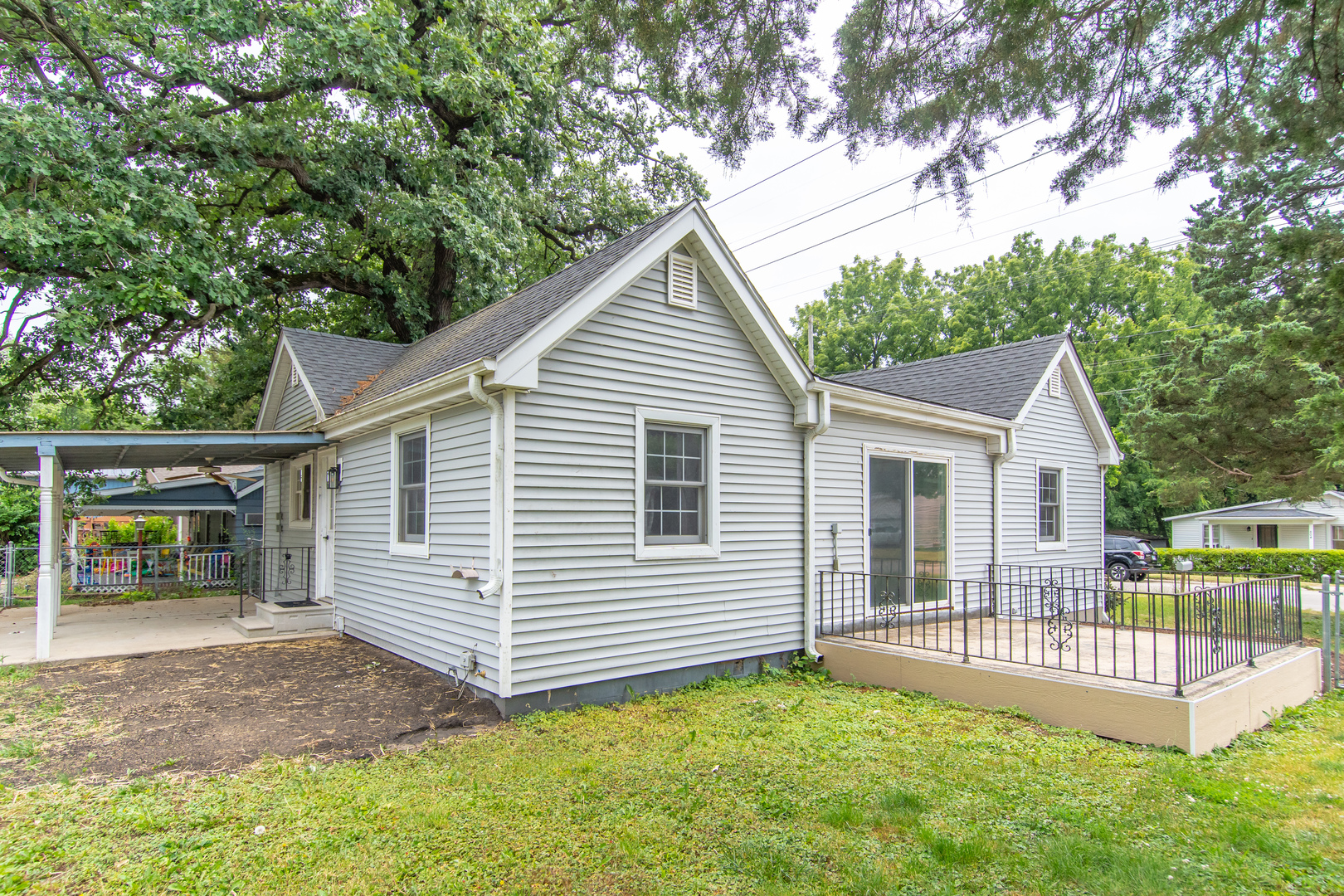 809 Commercial Street