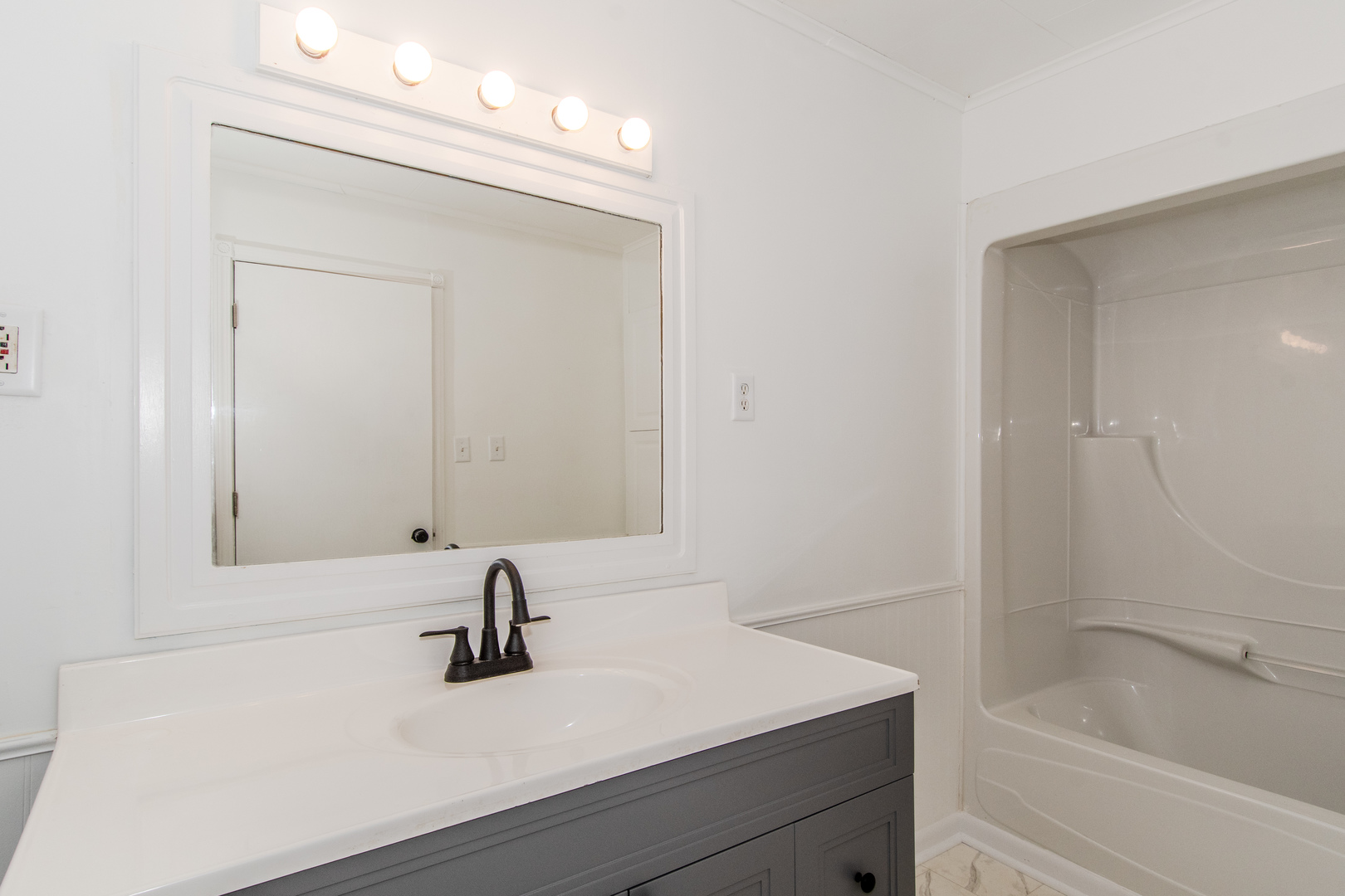 809 Commercial Street