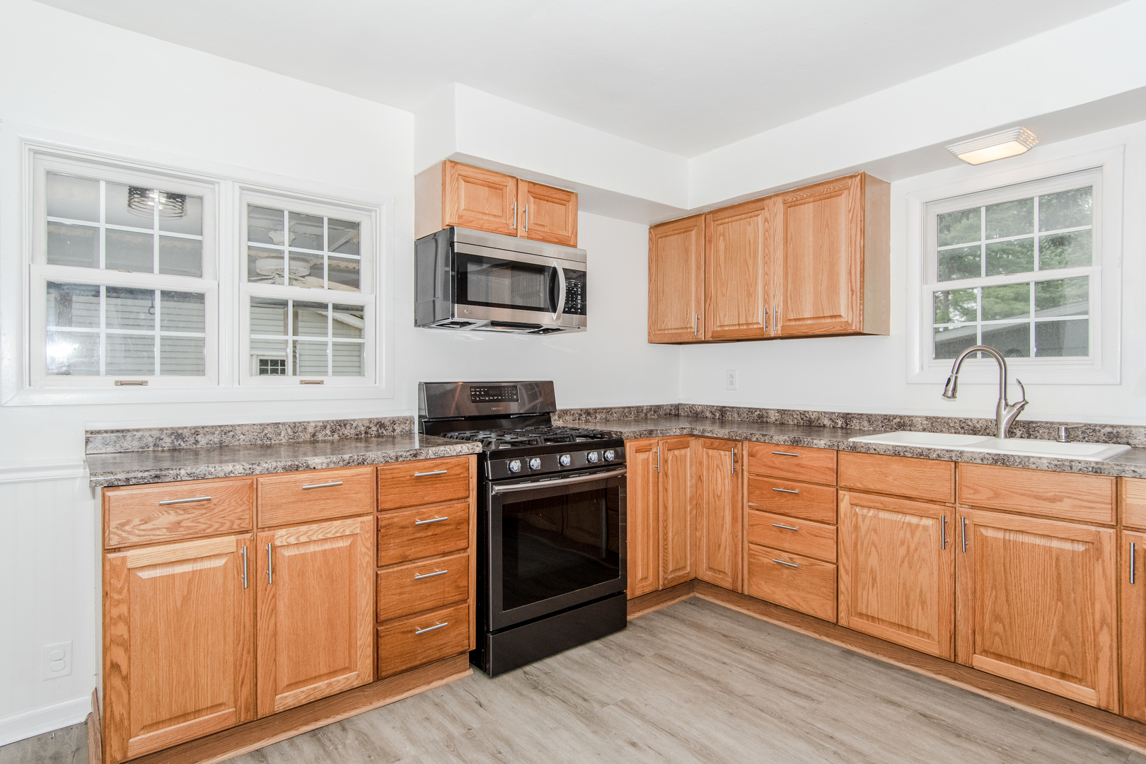 809 Commercial Street