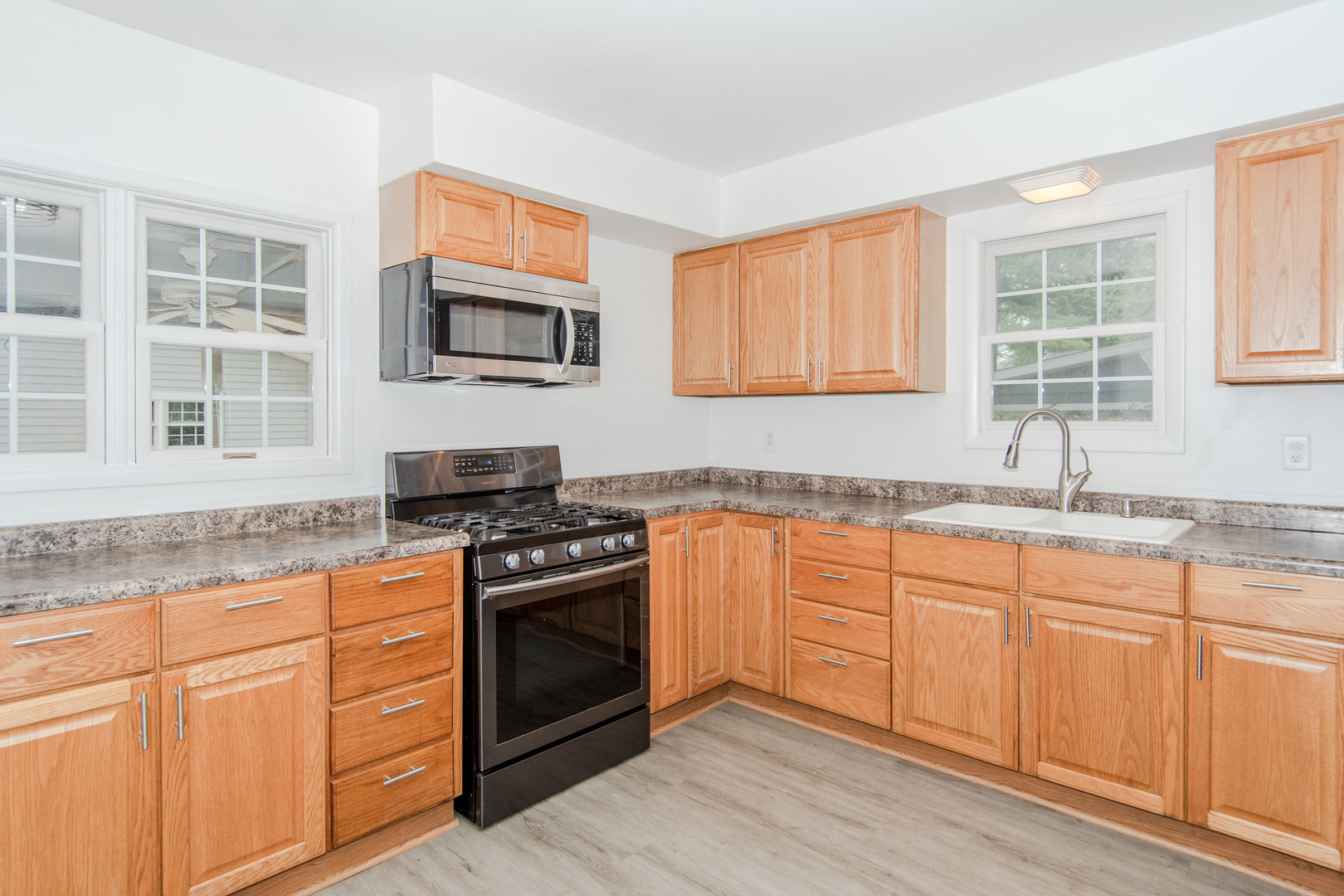 809 Commercial Street