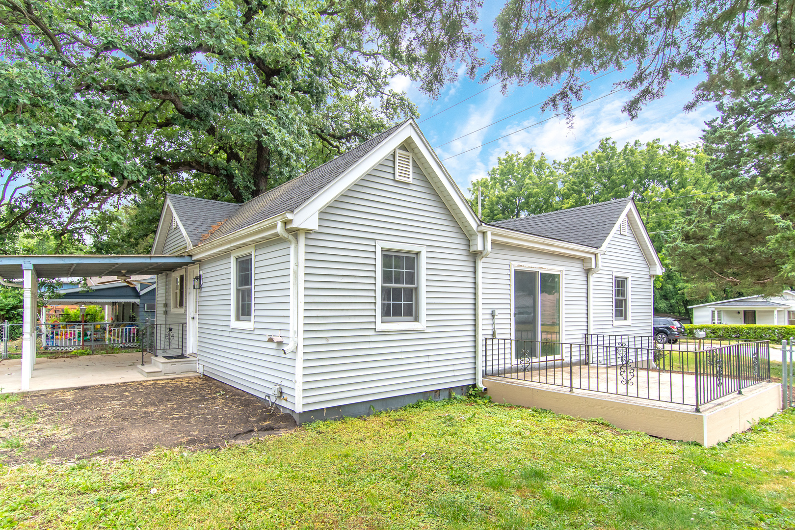 809 Commercial Street