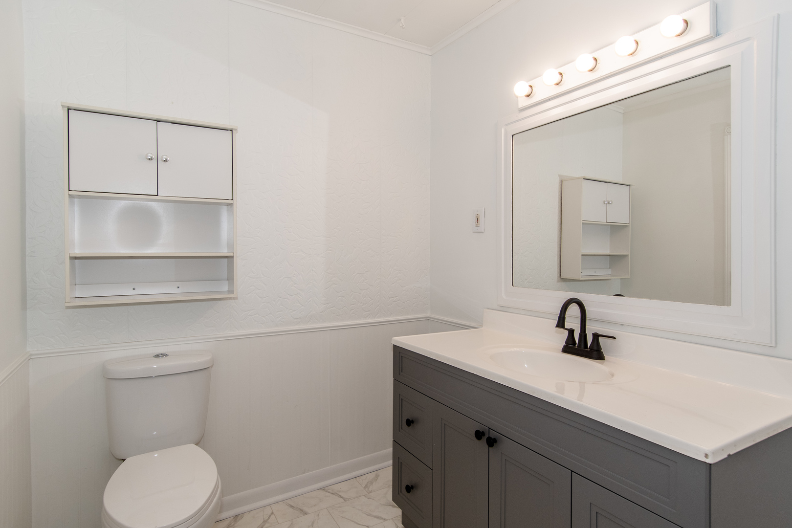 809 Commercial Street