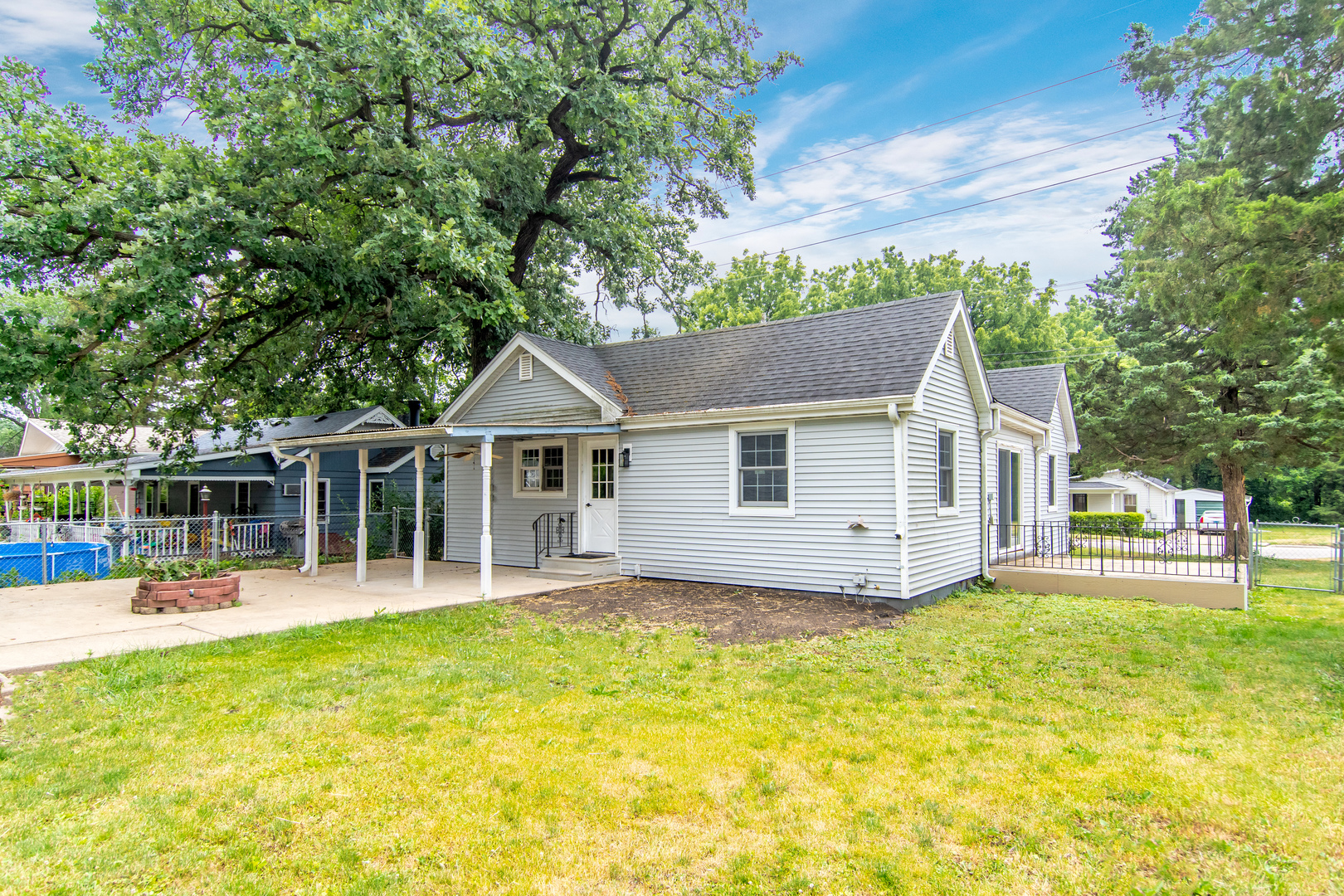 809 Commercial Street