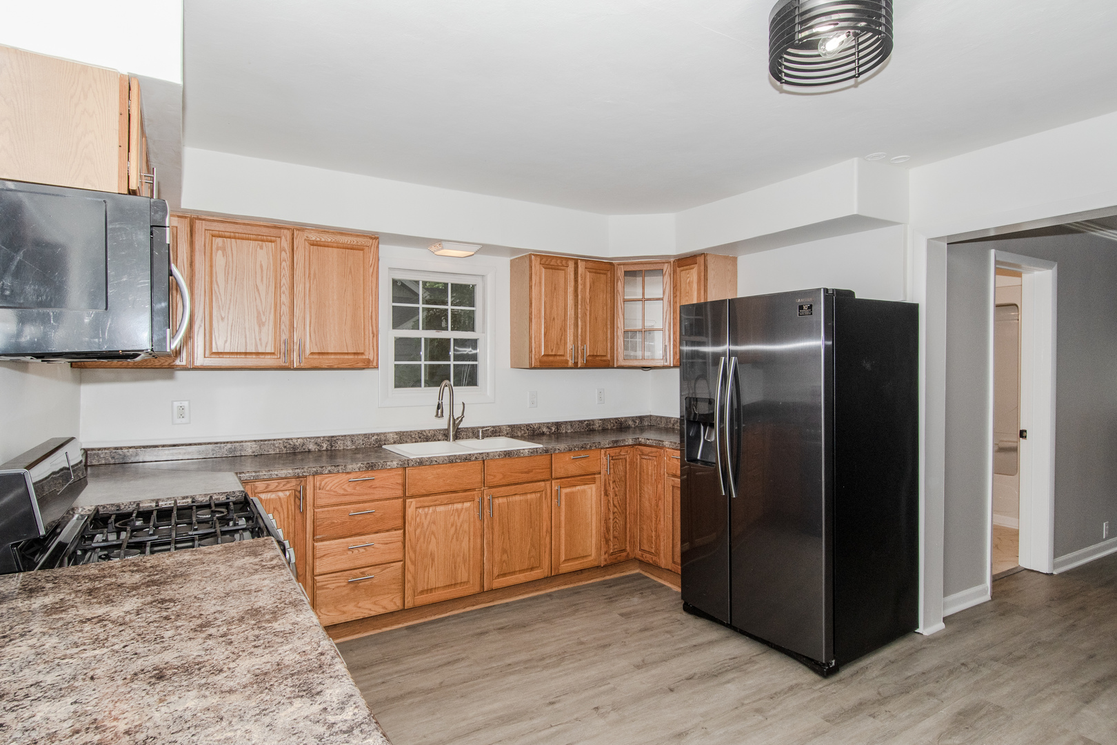 809 Commercial Street