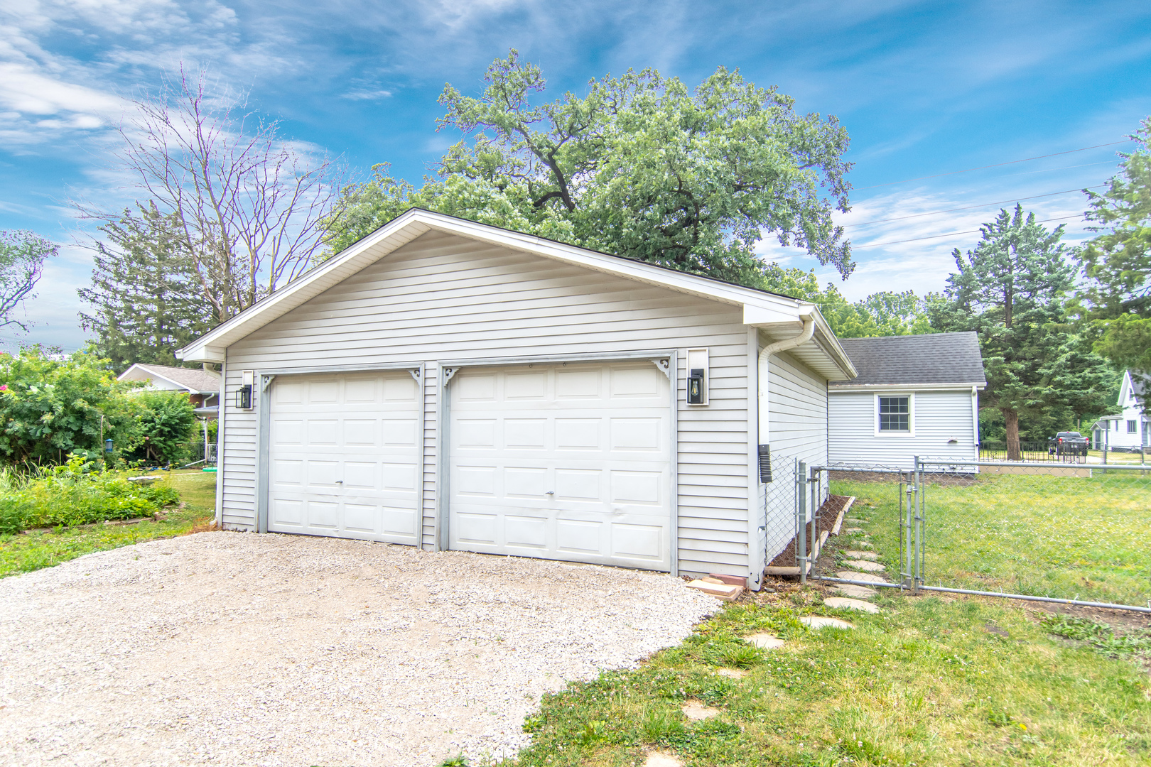 809 Commercial Street