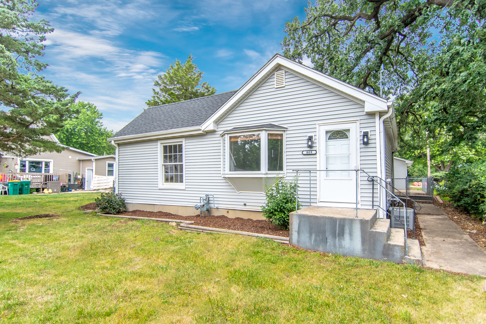 809 Commercial Street