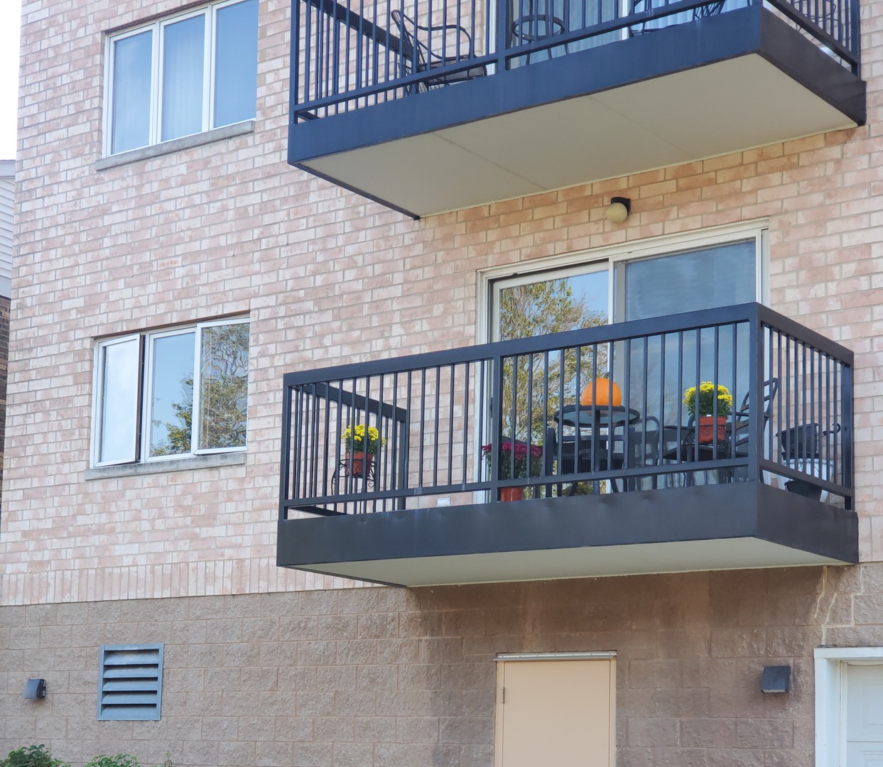 1227 Brown Street Unit: 201