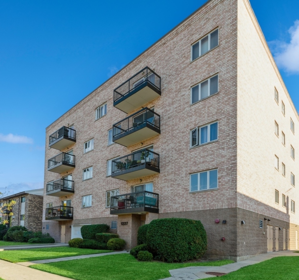 1227 Brown Street Unit: 201