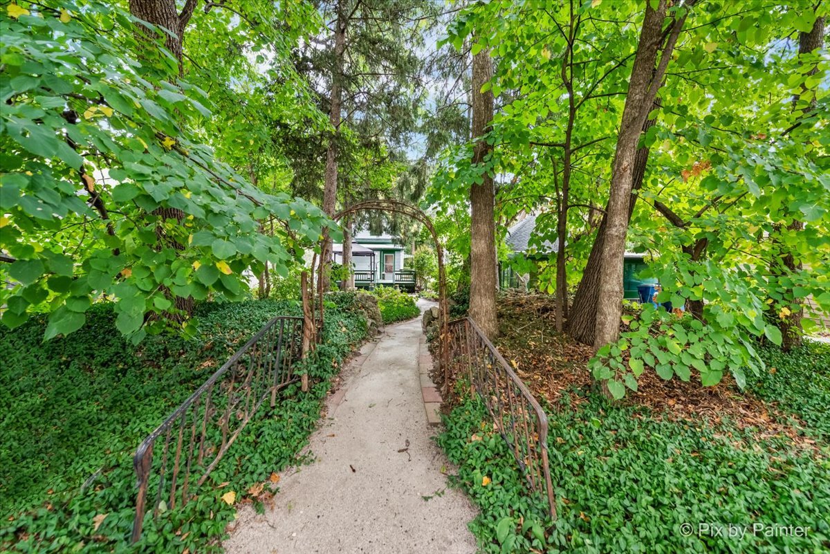 112 S Hickory Avenue