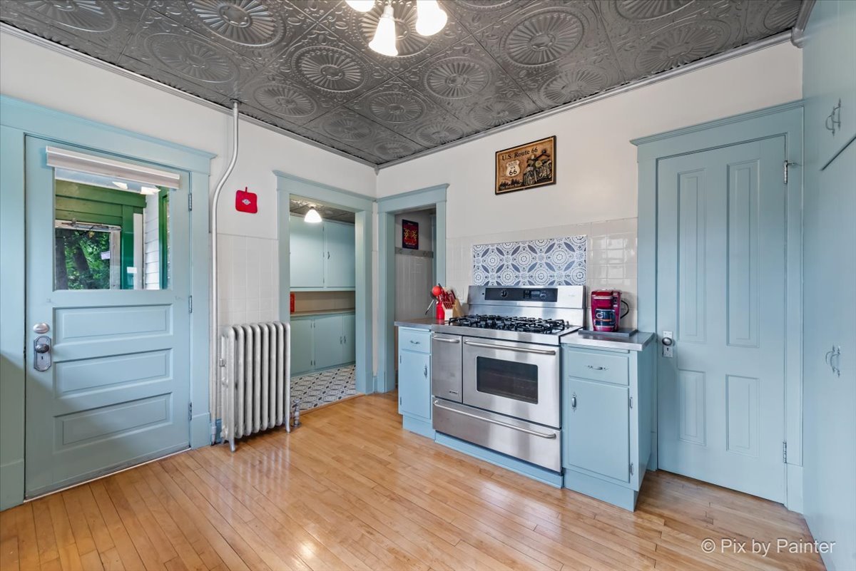 112 S Hickory Avenue