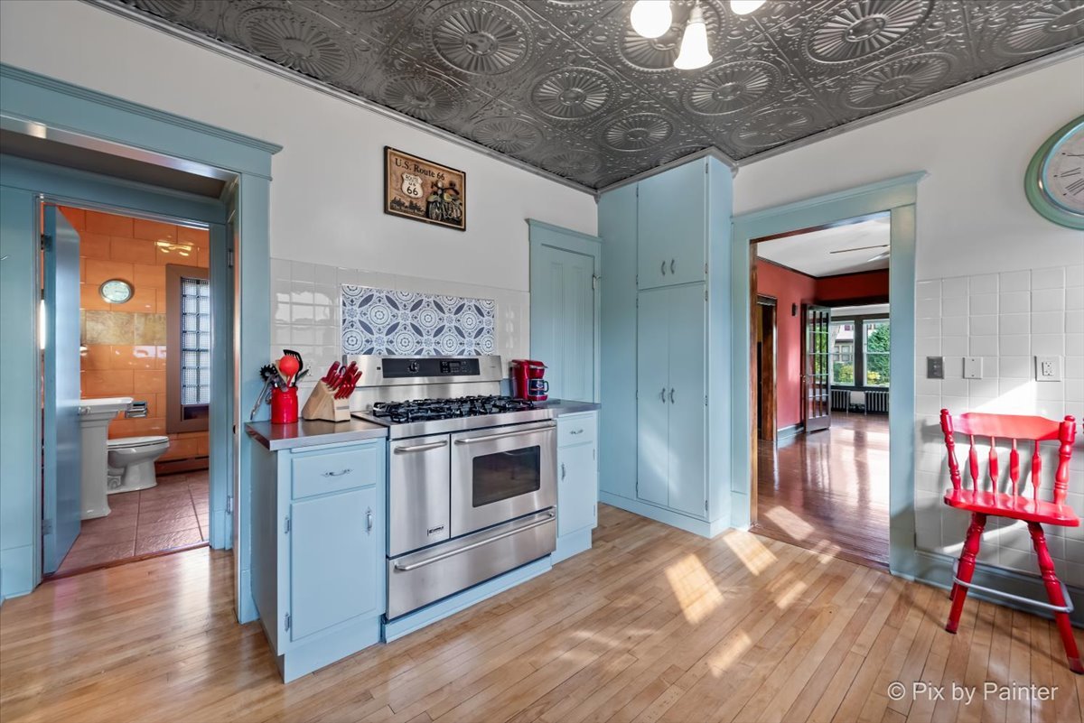 112 S Hickory Avenue