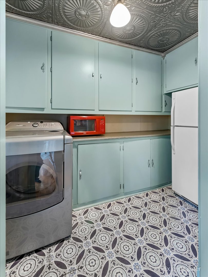 112 S Hickory Avenue