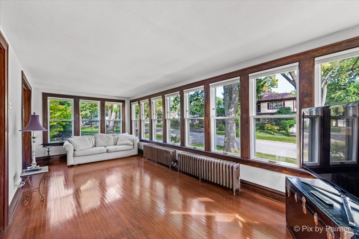 112 S Hickory Avenue