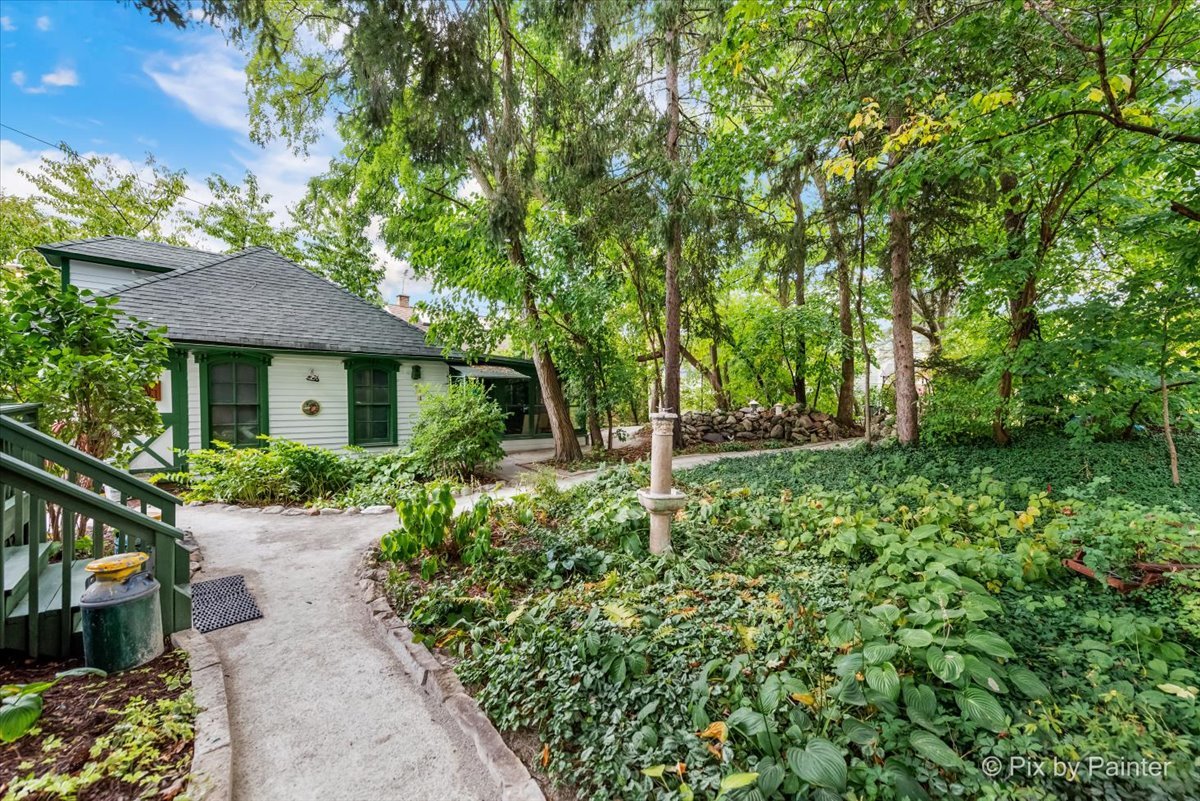 112 S Hickory Avenue