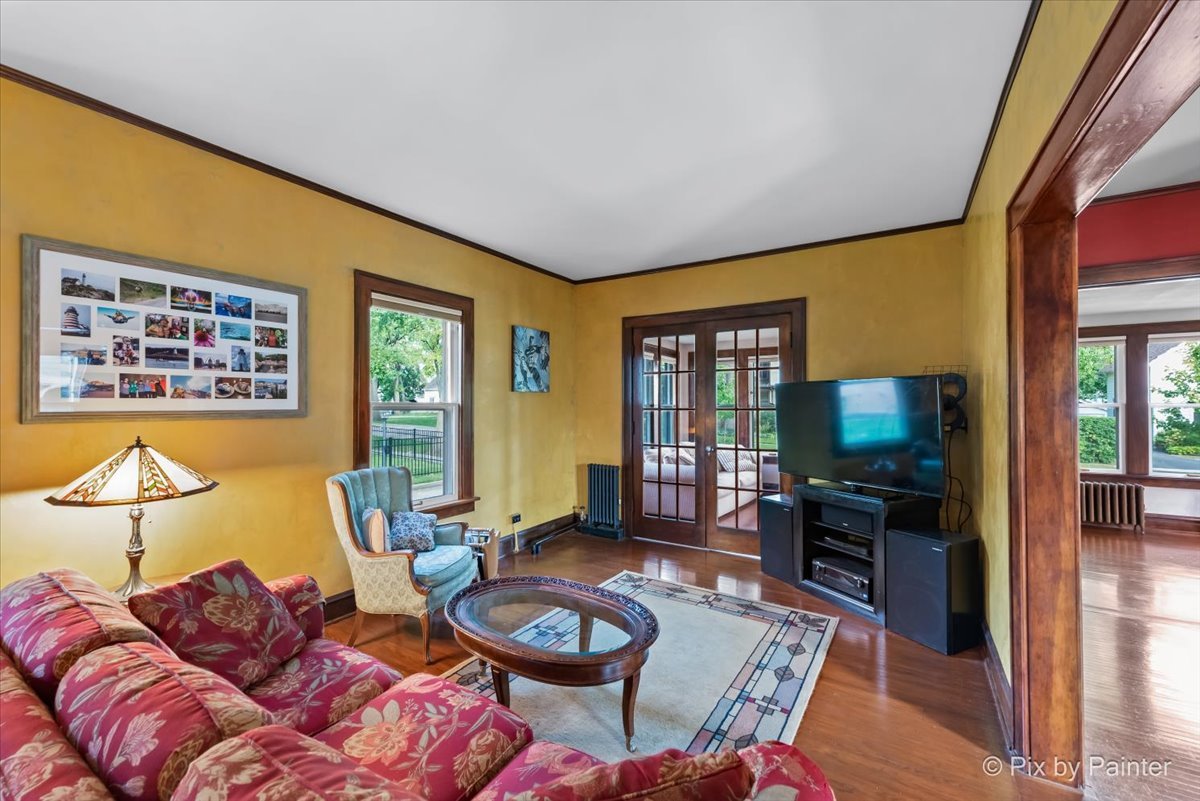 112 S Hickory Avenue