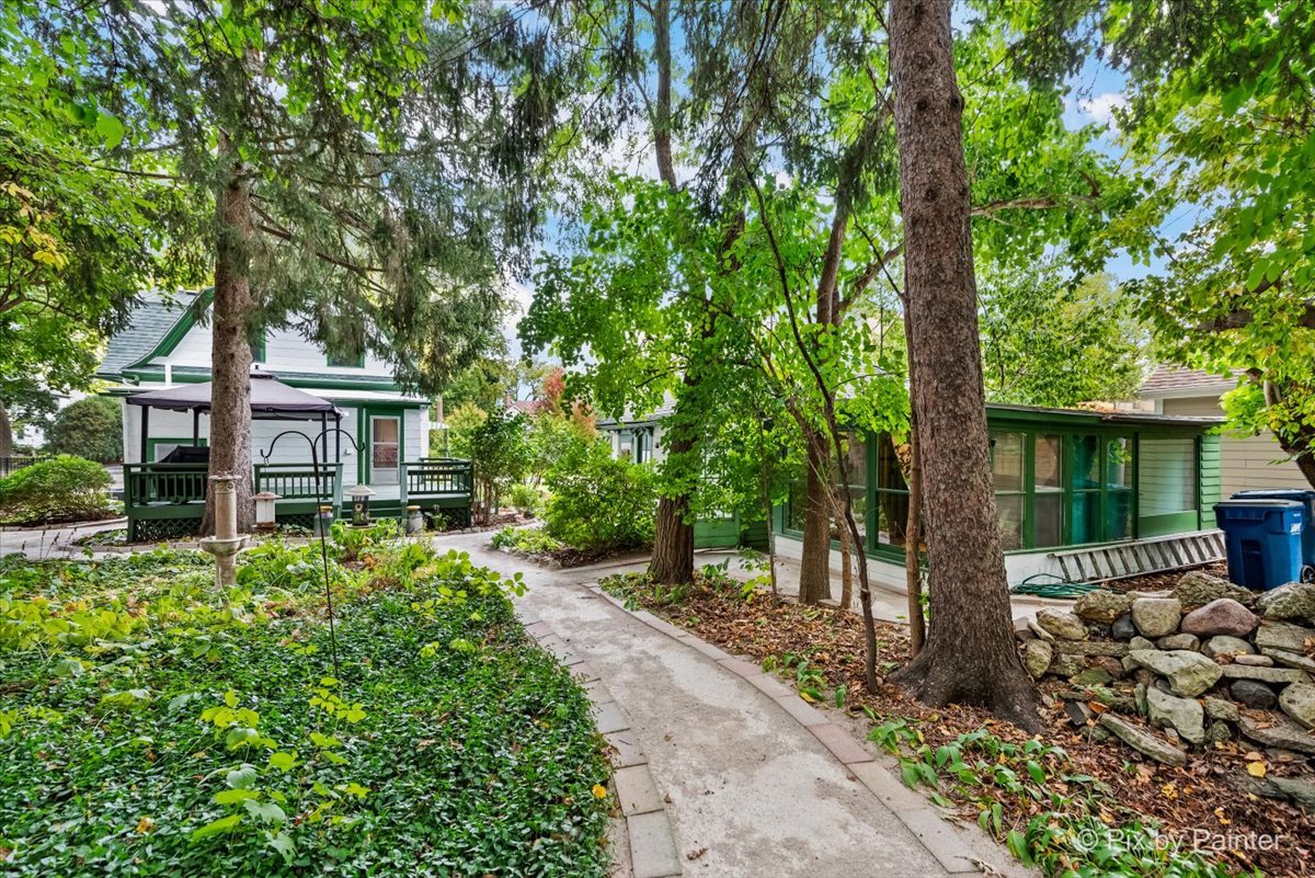 112 S Hickory Avenue