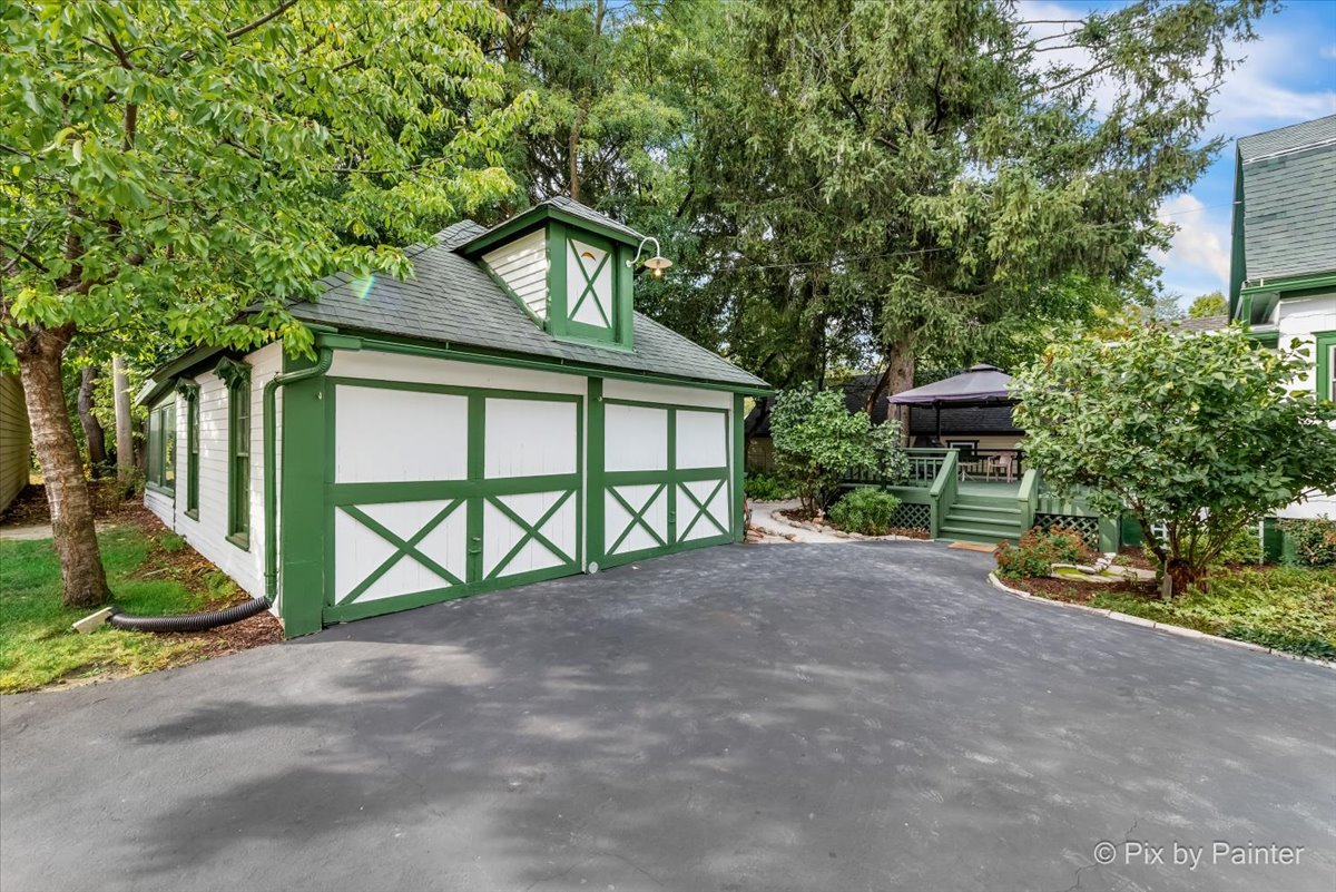 112 S Hickory Avenue