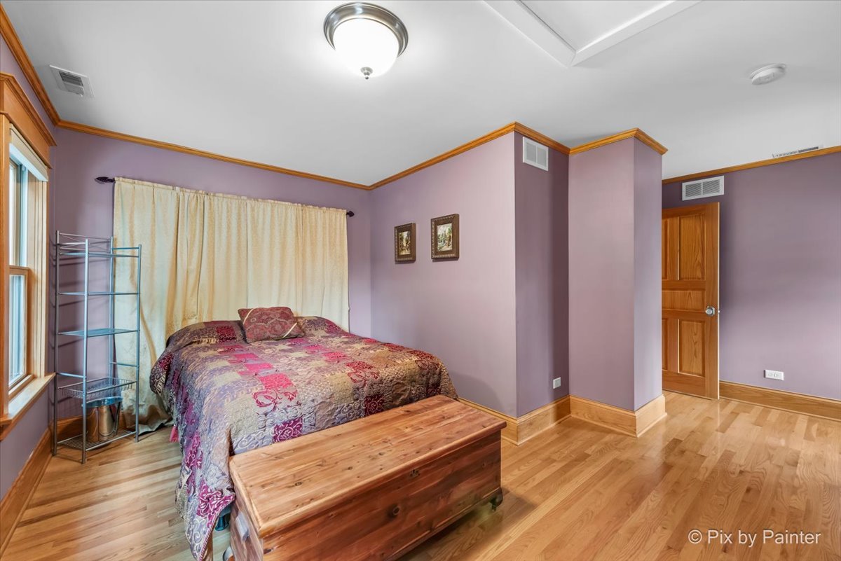 112 S Hickory Avenue