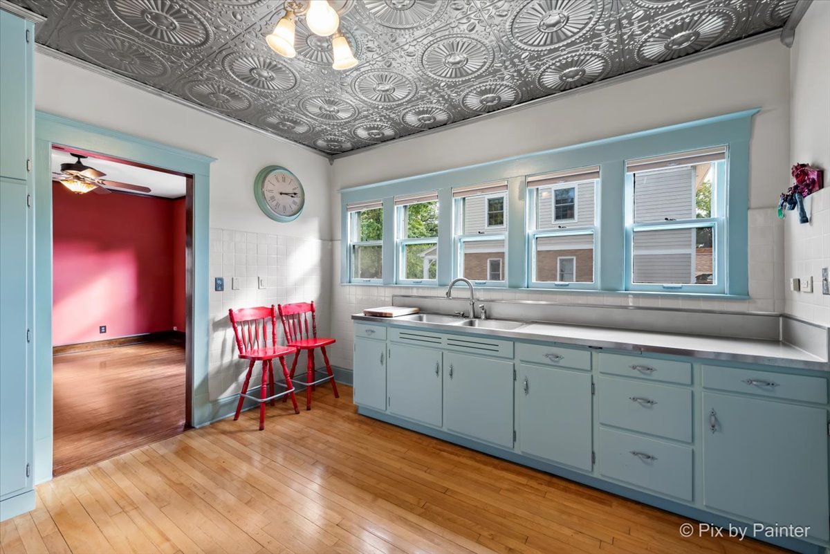 112 S Hickory Avenue