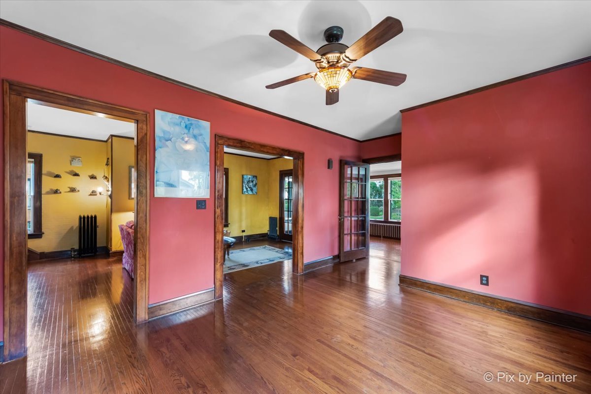 112 S Hickory Avenue