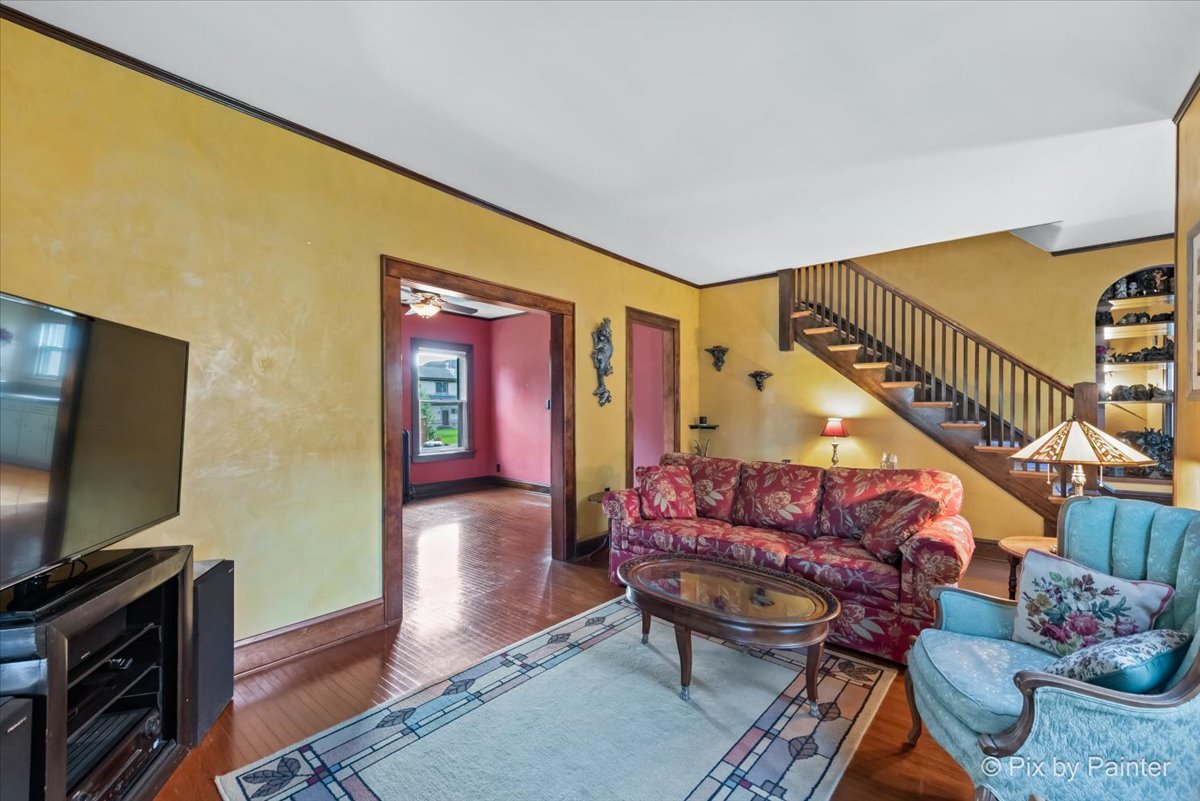 112 S Hickory Avenue