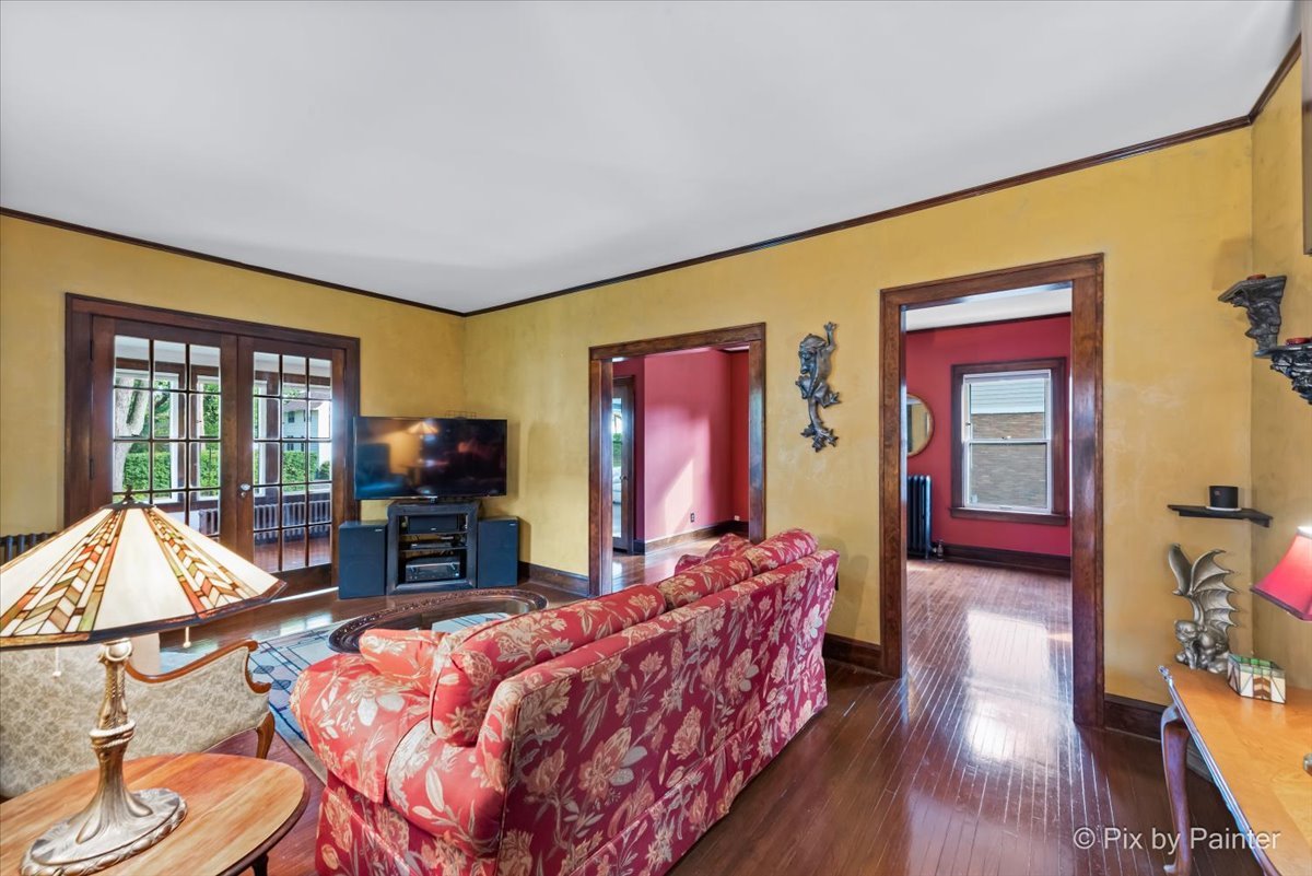 112 S Hickory Avenue