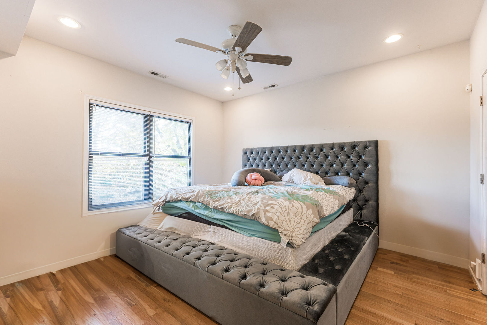 6825 S Harper Avenue Unit: 1S