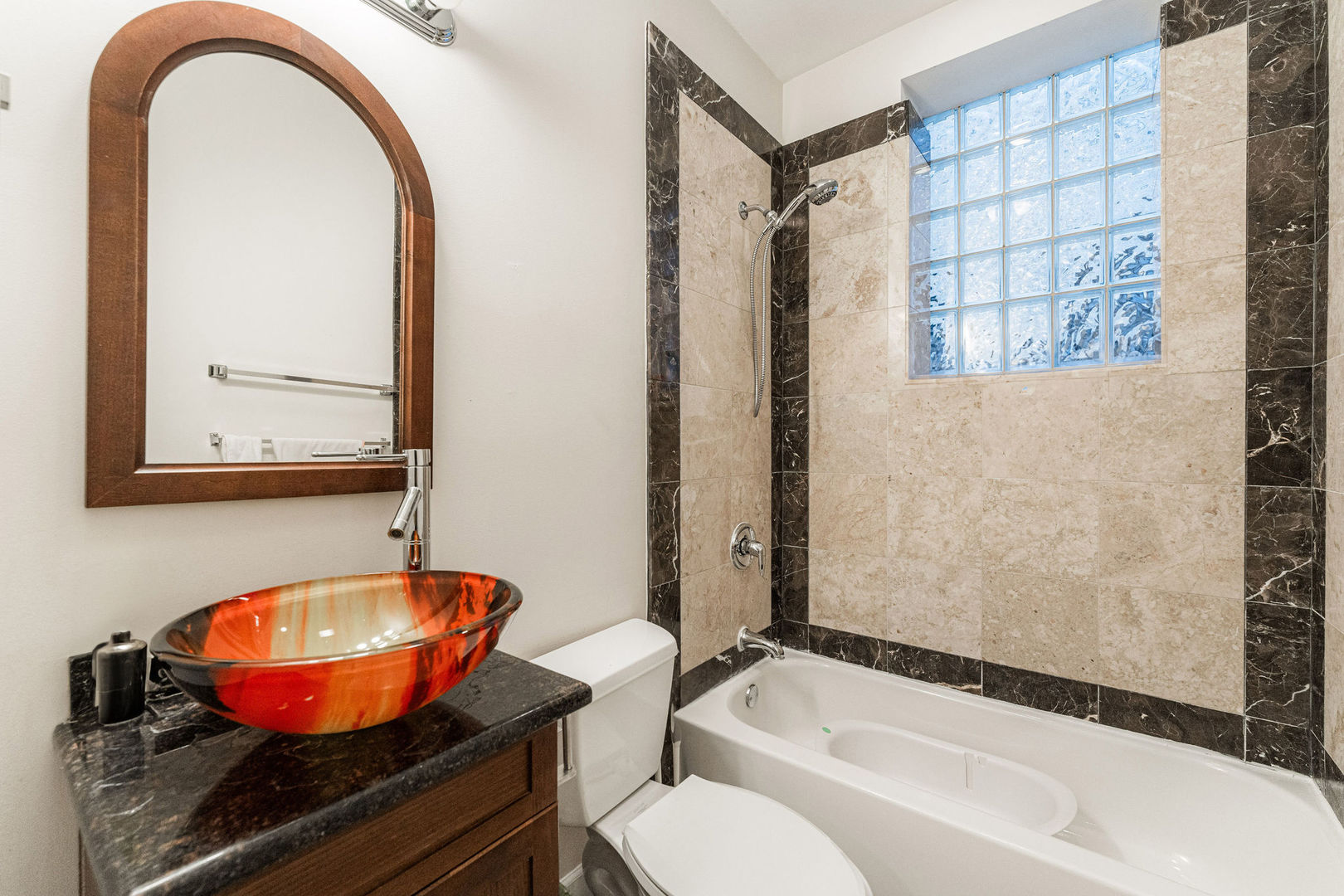 6825 S Harper Avenue Unit: 1S