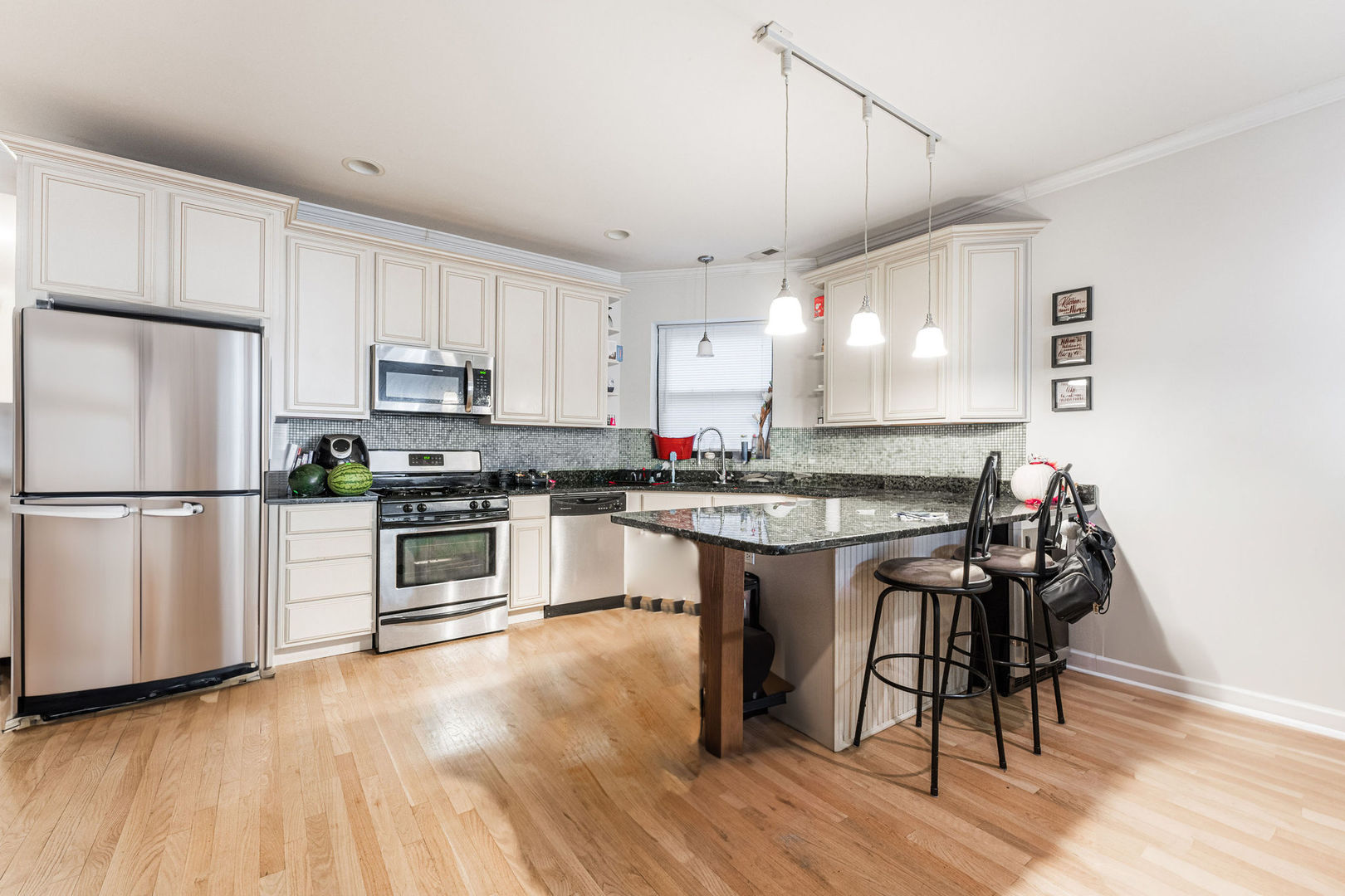 6825 S Harper Avenue Unit: 1S