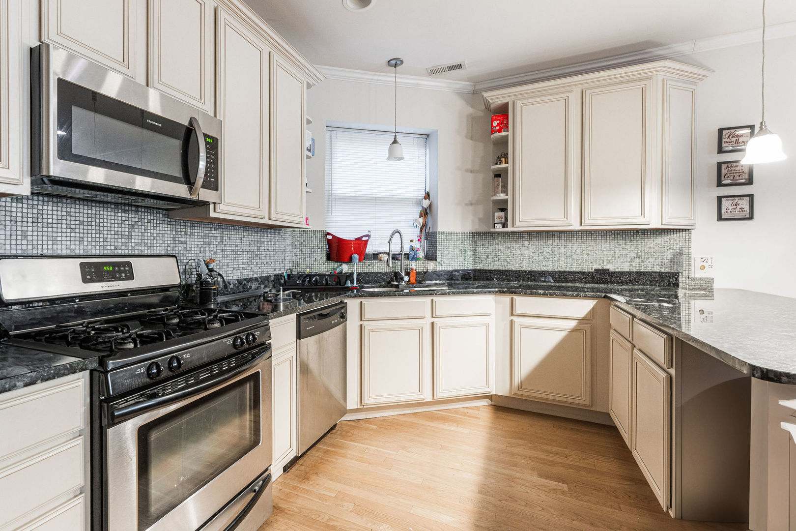 6825 S Harper Avenue Unit: 1S