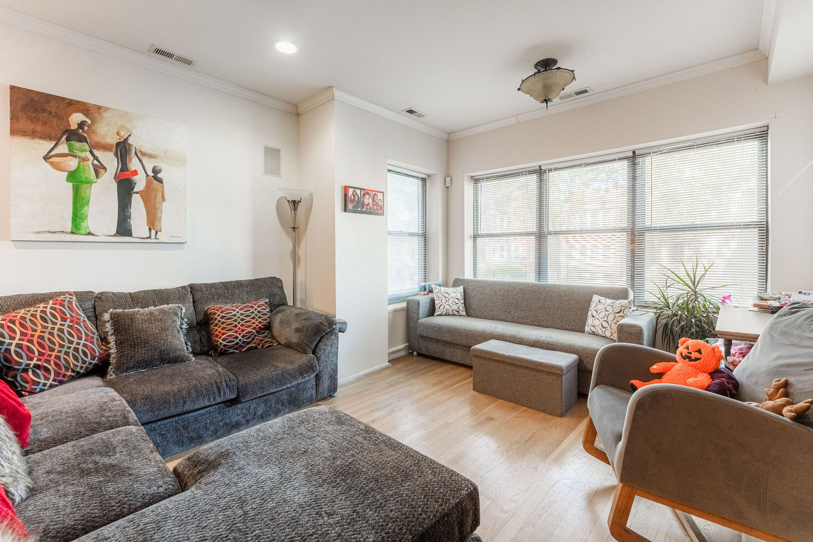 6825 S Harper Avenue Unit: 1S